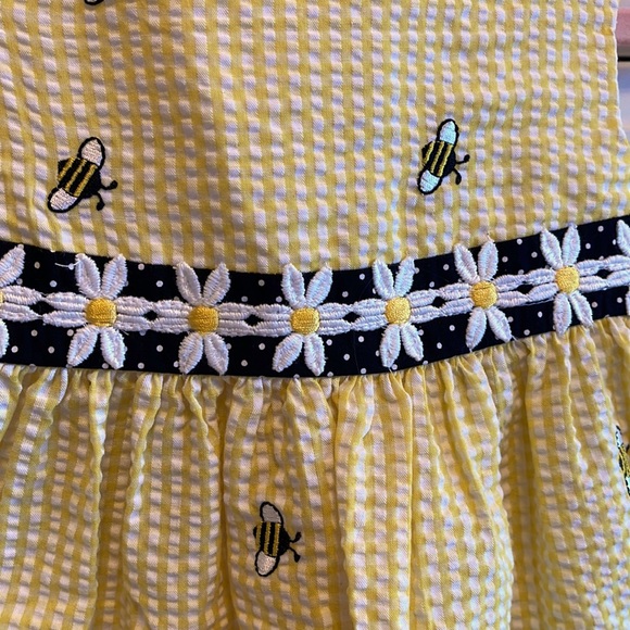 NEW Seersucker Embroidered Bumblebee Dress - Picture 2 of 4